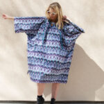 Capuche Paris - Motif IKAT Foncé Cape de Pluie / Poncho + Banane de rangement