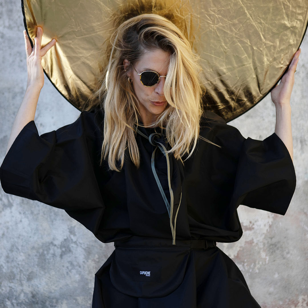 Biais Wax Red – All Black Rain Cape / Poncho + Storage Banana (Copie)